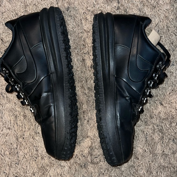 NIKE - Picture 3 of 6